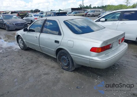 2001 Toyota Camry Le z USA, uszkodzony, nr VIN 4T1BG22K71U078196